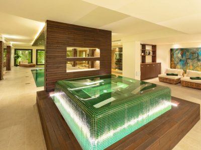 Вила за продажба в Nagüeles-Milla de Oro, Marbella, Málaga (Испания)