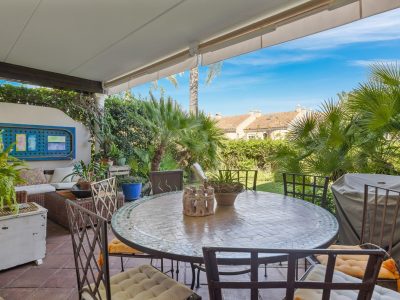 Villa en venta en El Paraíso, Benahavís, Málaga (España)