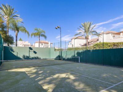 Villa en venta en El Paraíso, Benahavís, Málaga (España)