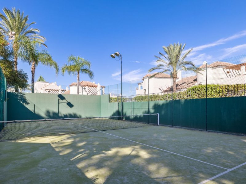 Villa til salg i El Paraíso, Benahavís, Málaga (Spanien)