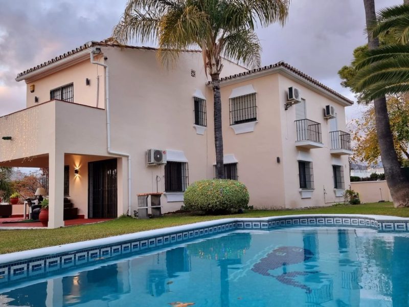 Вилла на продажу в Сан-Педро-де-Алькантара, Марбелья, Малага (Испания)