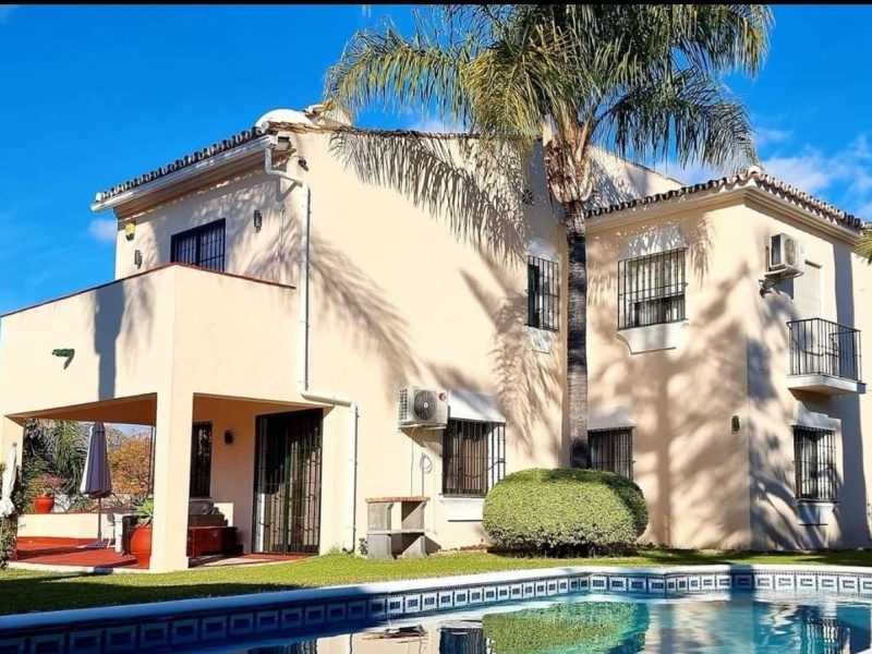 Вилла на продажу в Сан-Педро-де-Алькантара, Марбелья, Малага (Испания)