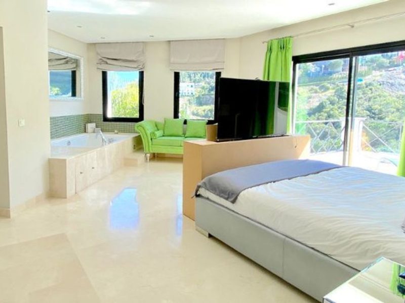 Villa for sale in El Madroñal, Benahavís, Málaga (Spain)