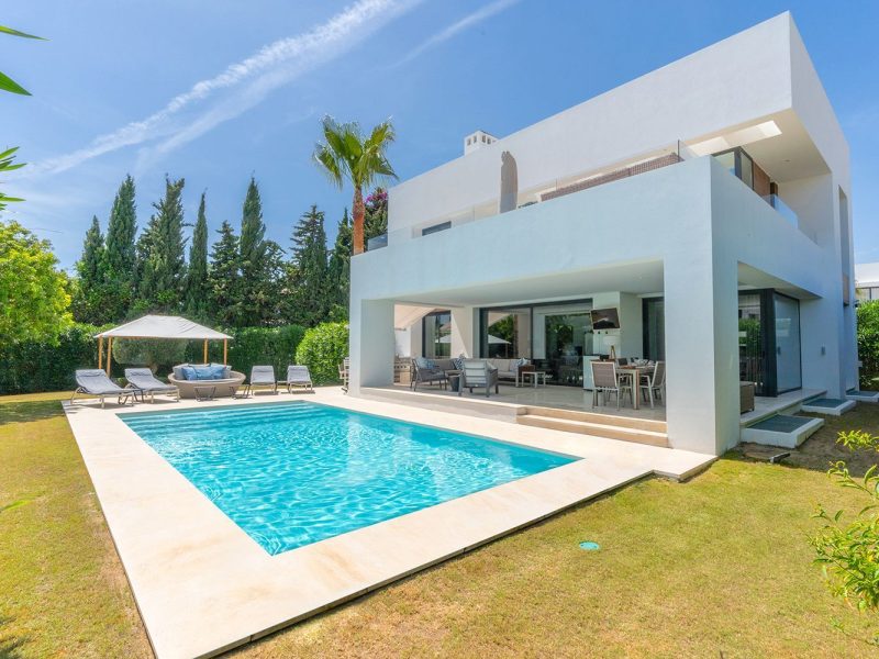 Villa for sale in Benamara - Atalaya, Estepona, Málaga (Spain)