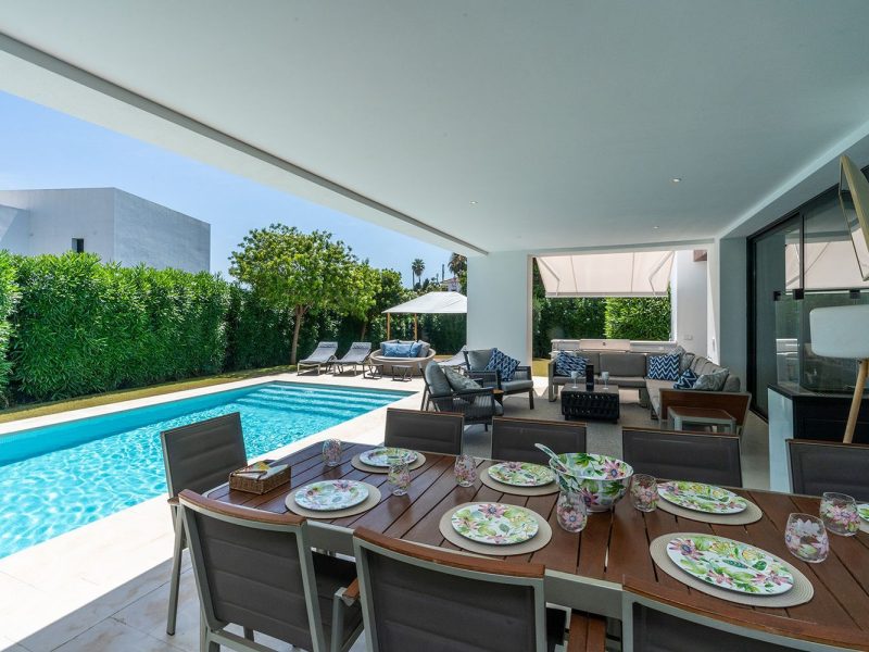 Villa for sale in Benamara - Atalaya, Estepona, Málaga (Spain)