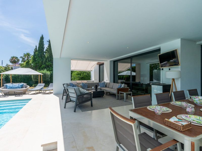 Villa for sale in Benamara - Atalaya, Estepona, Málaga (Spain)