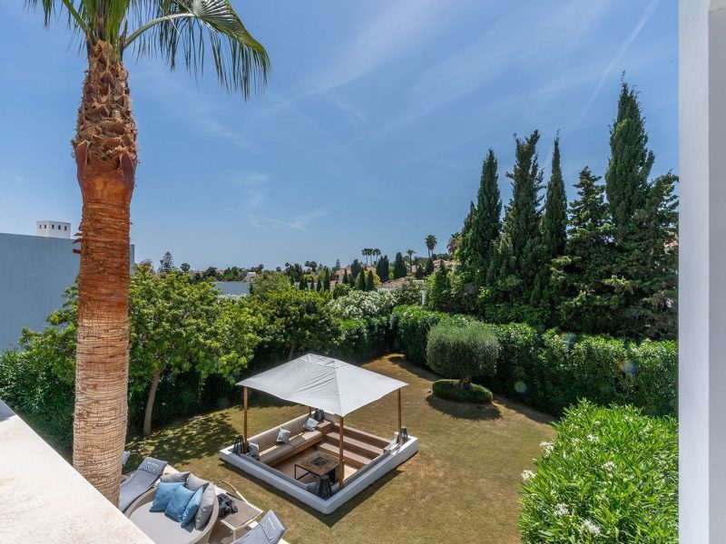 Villa for sale in Benamara - Atalaya, Estepona, Málaga (Spain)