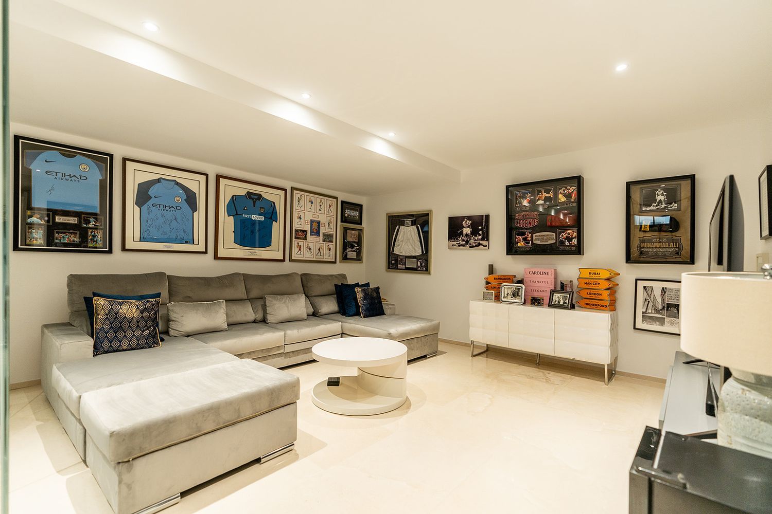 Villa for sale in Benamara - Atalaya, Estepona, Málaga (Spain)