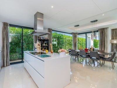 Villa for sale in Benamara - Atalaya, Estepona, Málaga (Spain)