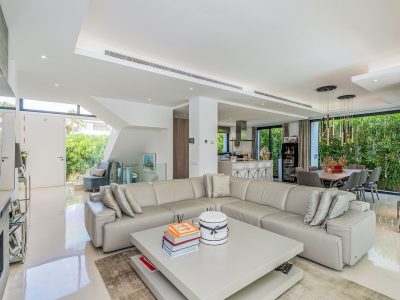 Villa for sale in Benamara - Atalaya, Estepona, Málaga (Spain)