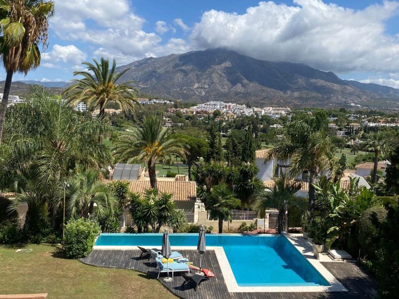 Villa til salg i Nueva Andalucía, Marbella, Málaga (Spanien)