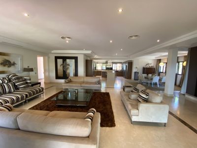 Villa til salg i Nueva Andalucía, Marbella, Málaga (Spanien)