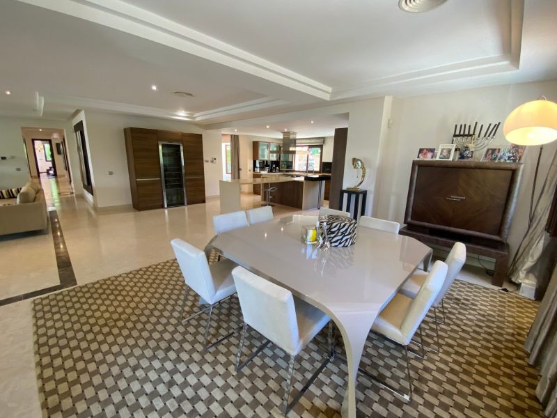 Villa til salg i Nueva Andalucía, Marbella, Málaga (Spanien)