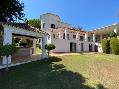 Villa til salg i Nueva Andalucía, Marbella, Málaga (Spanien)