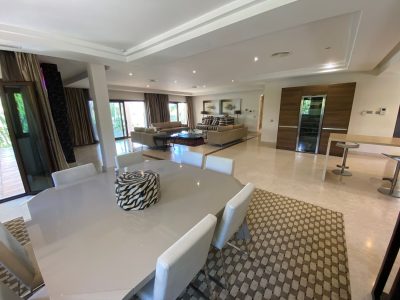 Villa til salg i Nueva Andalucía, Marbella, Málaga (Spanien)