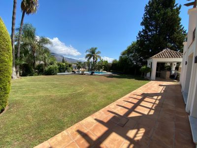 Villa til salg i Nueva Andalucía, Marbella, Málaga (Spanien)