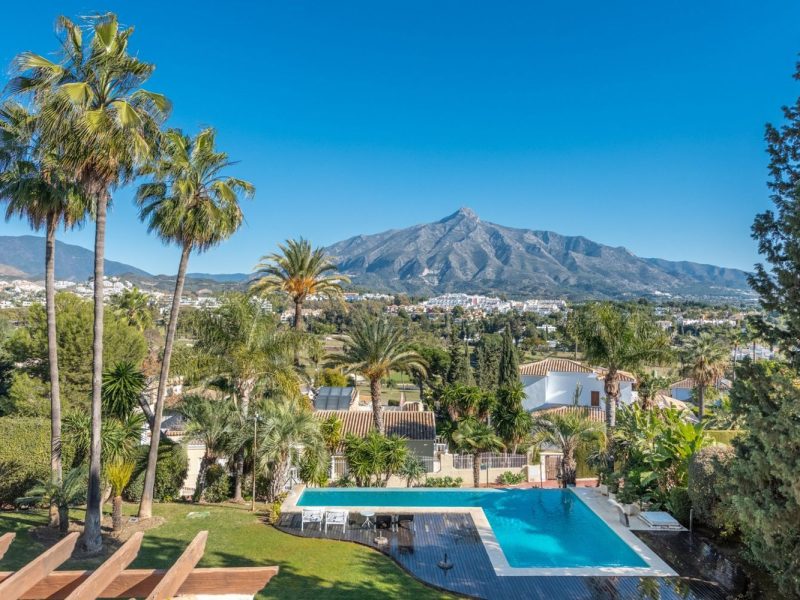 Villa til salg i Nueva Andalucía, Marbella, Málaga (Spanien)