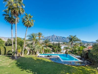 Villa til salg i Nueva Andalucía, Marbella, Málaga (Spanien)