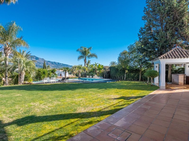 Villa til salg i Nueva Andalucía, Marbella, Málaga (Spanien)