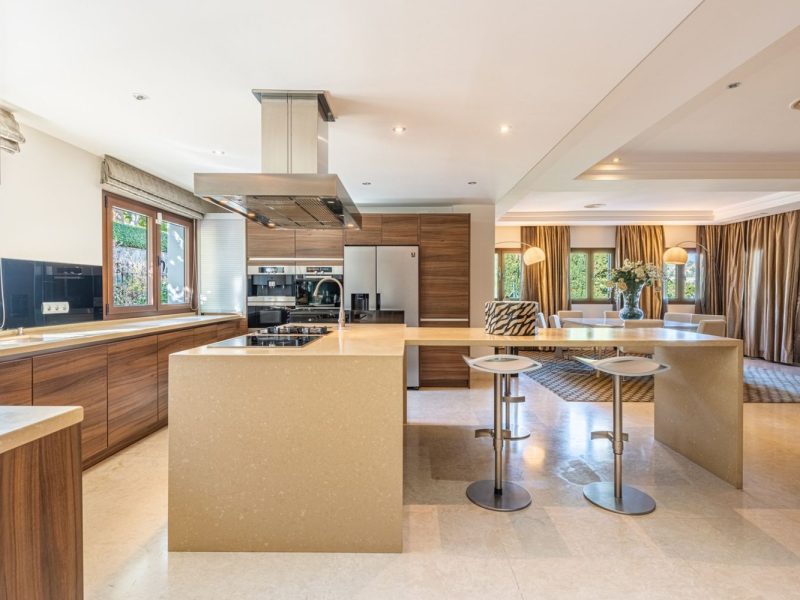 Villa til salg i Nueva Andalucía, Marbella, Málaga (Spanien)