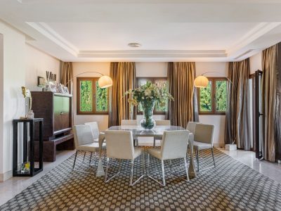 Villa til salg i Nueva Andalucía, Marbella, Málaga (Spanien)