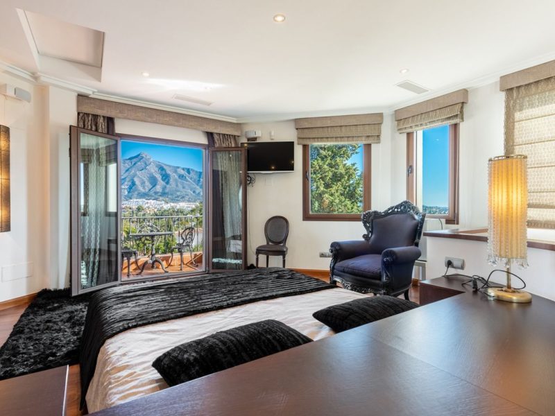 Villa til salg i Nueva Andalucía, Marbella, Málaga (Spanien)