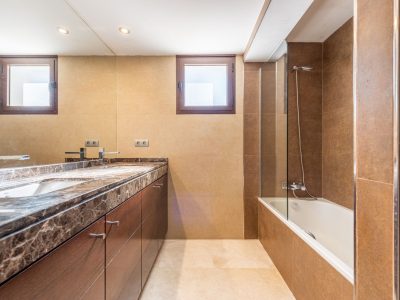 Villa til salg i Nueva Andalucía, Marbella, Málaga (Spanien)