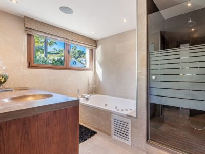 Villa til salg i Nueva Andalucía, Marbella, Málaga (Spanien)