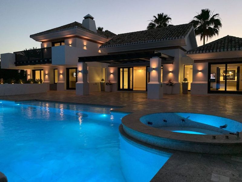 Huvila myynnissä Los Flamingosissa, Benahavísissa, Málagassa (Espanja)