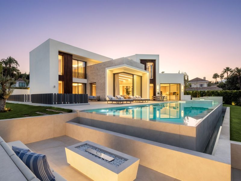 Villa til salgs i Nueva Andalucía, Marbella, Málaga (Spania)