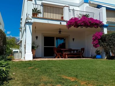 Villa te koop in Playa Bahía Dorada, Estepona, Málaga (Spanje)
