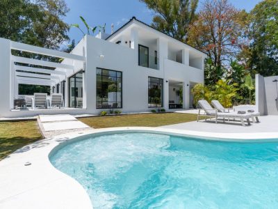 Вилла на продажу в Нуэва Андалусия, Марбелья, Малага (Испания)