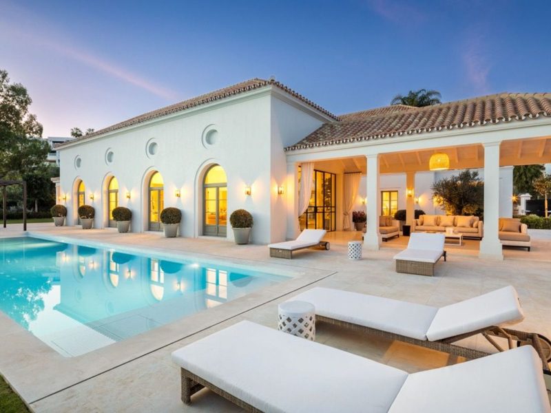 Villa til salg i Nueva Andalucía, Marbella, Málaga (Spanien)
