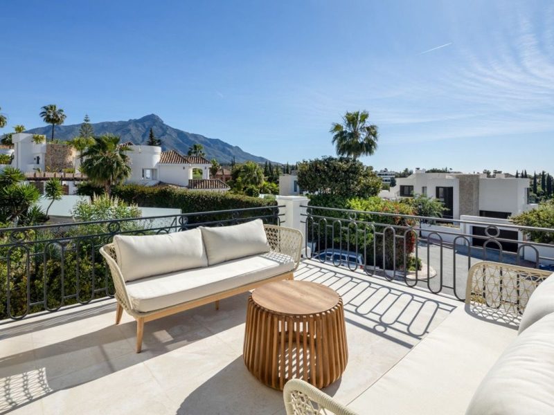 Villa til salg i Nueva Andalucía, Marbella, Málaga (Spanien)