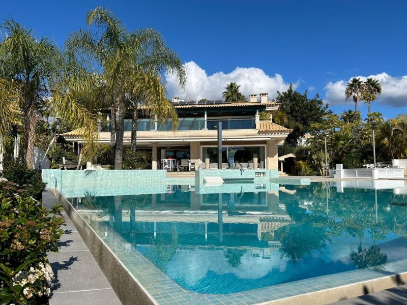 Вилла на продажу в Рио-Реал-Лос-Монтерос, Марбелья, Малага (Испания)