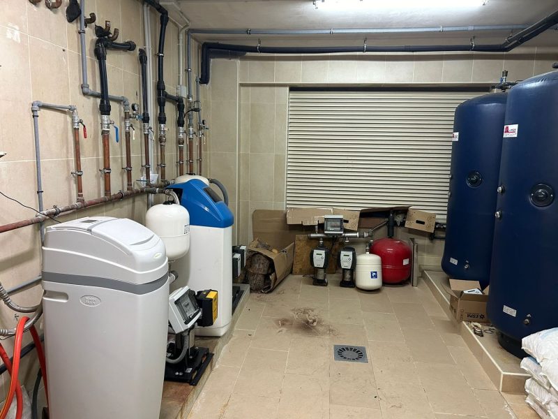 Вилла на продажу в Рио-Реал-Лос-Монтерос, Марбелья, Малага (Испания)