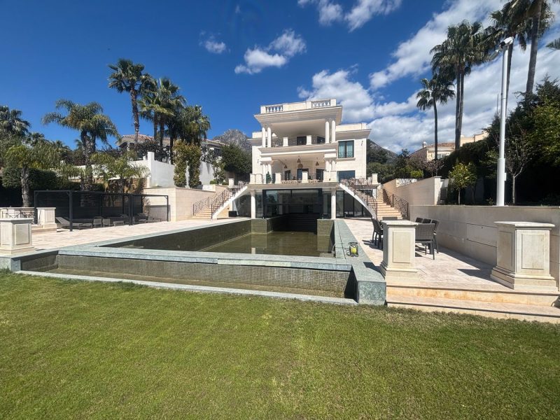Villa for sale in Nagüeles-Milla de Oro, Marbella, Málaga (Spain)