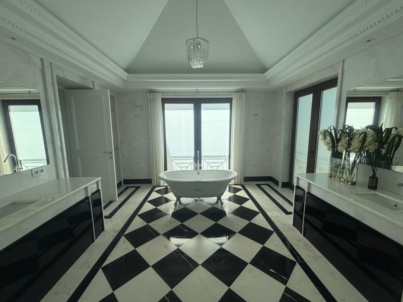 Villa for sale in Nagüeles-Milla de Oro, Marbella, Málaga (Spain)