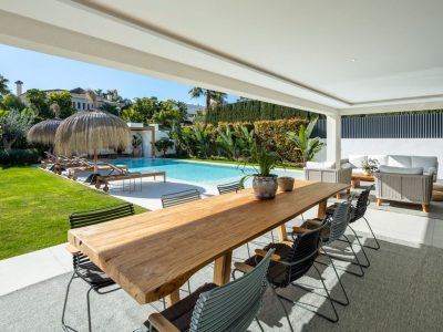 Вилла на продажу в Нуэва Андалусия, Марбелья, Малага (Испания)