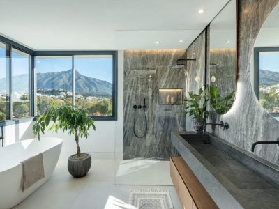 Вилла на продажу в Нуэва Андалусия, Марбелья, Малага (Испания)