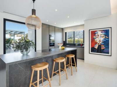 Вилла на продажу в Нуэва Андалусия, Марбелья, Малага (Испания)