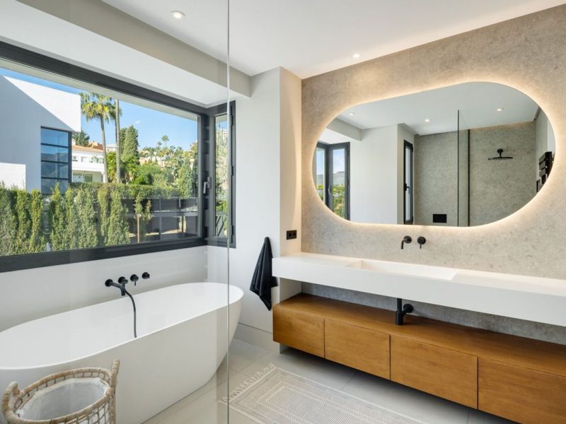 Вилла на продажу в Нуэва Андалусия, Марбелья, Малага (Испания)