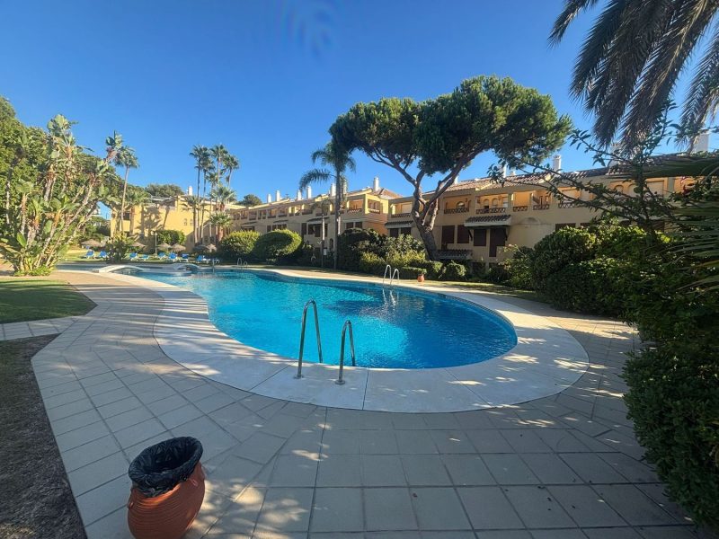 Апартамент за продажба в Елвирия-Кабопино, Марбела, Малага (Испания)