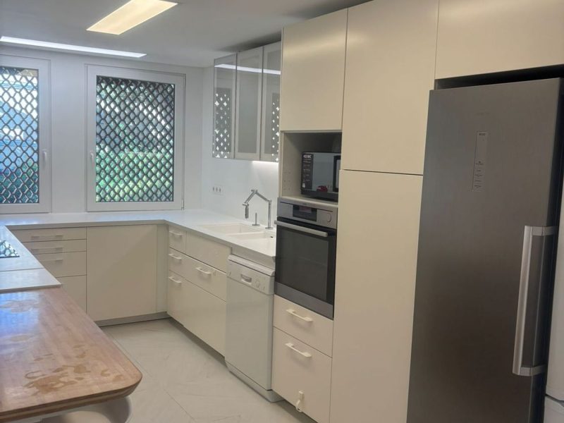 Апартамент за продажба в Елвирия-Кабопино, Марбела, Малага (Испания)