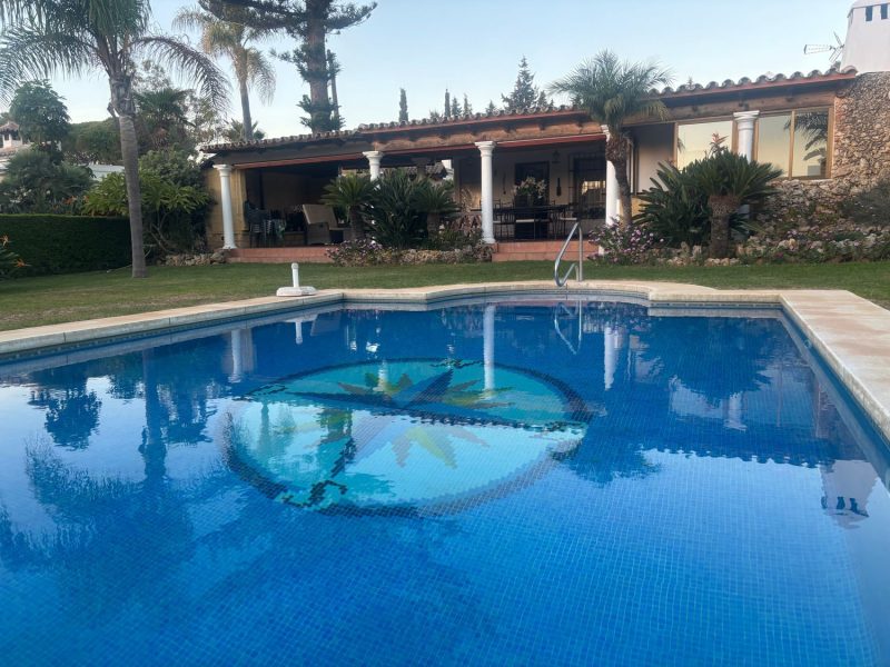 Villa para venda em Las Chapas-El Rosario, Marbella, Málaga (Espanha)