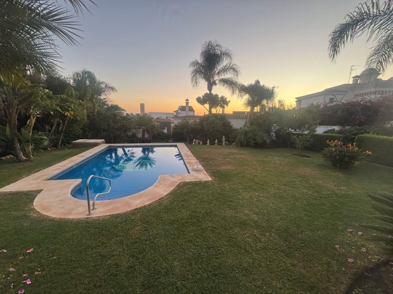 Villa para venda em Las Chapas-El Rosario, Marbella, Málaga (Espanha)