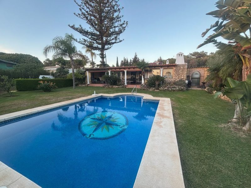 Villa para venda em Las Chapas-El Rosario, Marbella, Málaga (Espanha)