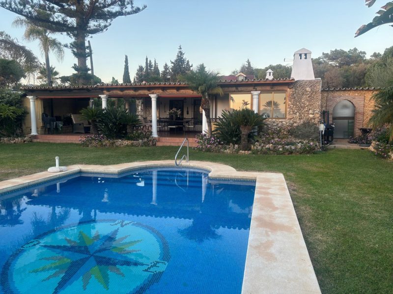 Villa para venda em Las Chapas-El Rosario, Marbella, Málaga (Espanha)