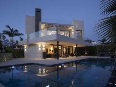 Villa til salg i Nueva Andalucía, Marbella, Málaga (Spanien)