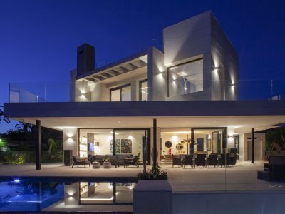 Villa til salg i Nueva Andalucía, Marbella, Málaga (Spanien)